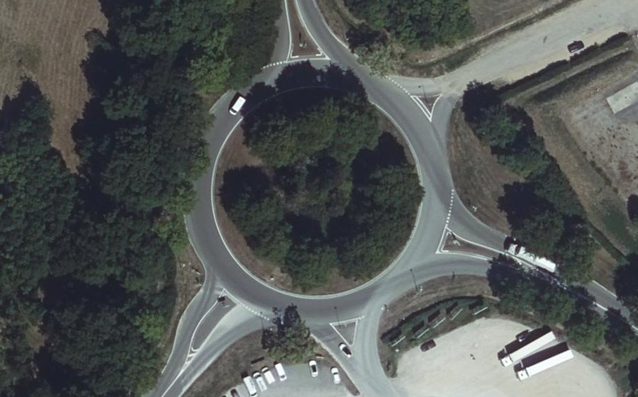 Vue aérienne du Rond-point anonyme n°4707979