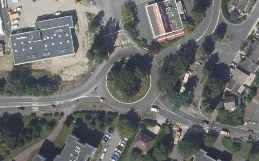 Vue aérienne du Rond-point anonyme n°47085865