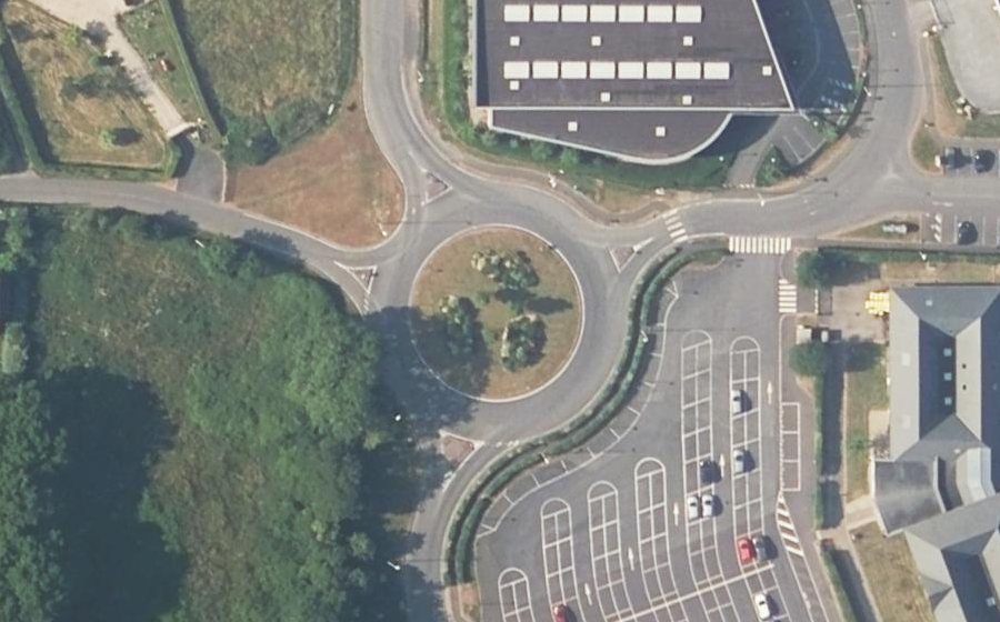 Vue aérienne du Rond-point anonyme n°47097858