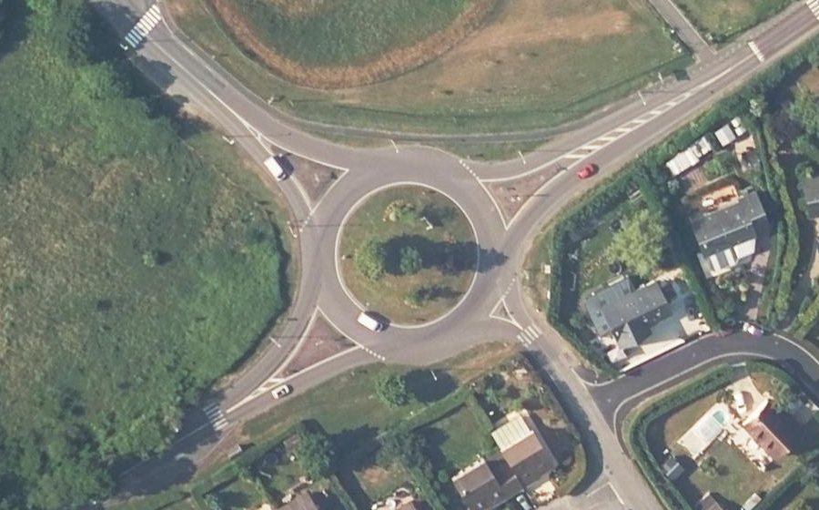 Vue aérienne du Rond-point anonyme n°47097861