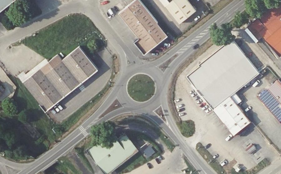 Vue aérienne du Rond-point anonyme n°47111162