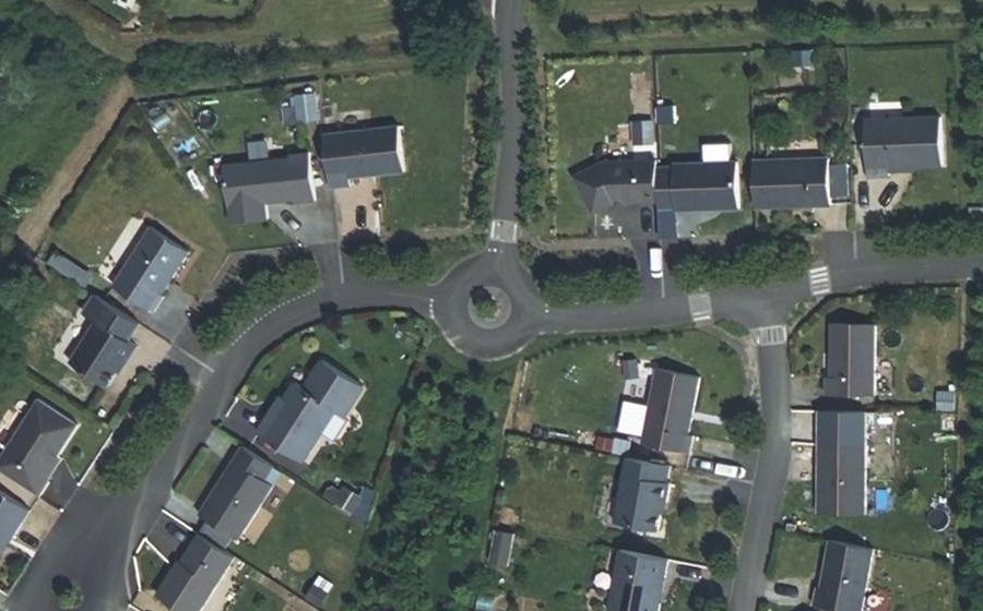 Vue aérienne du Rond-point anonyme n°471301873
