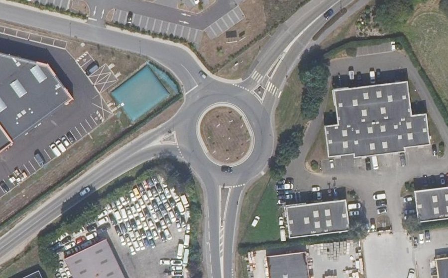 Vue aérienne du Rond-point anonyme n°47148730