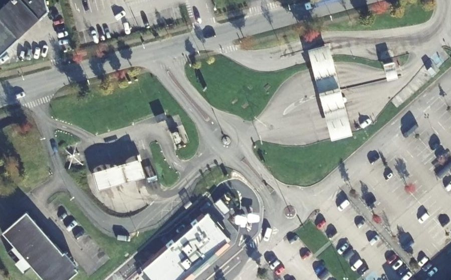 Vue aérienne du Rond-point anonyme n°471497773