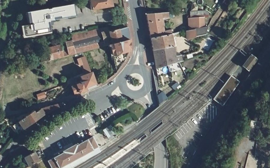 Vue aérienne du Rond-point anonyme n°47155833