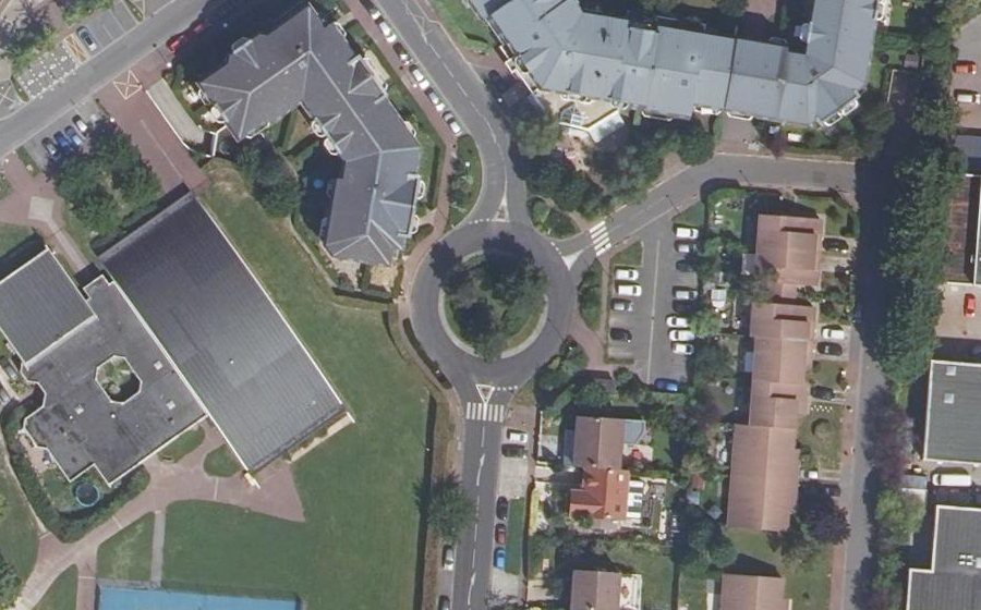Vue aérienne du Rond-point anonyme n°47156629