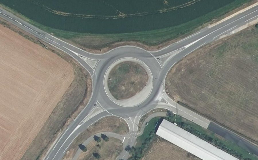 Vue aérienne du Rond-point anonyme n°47156896