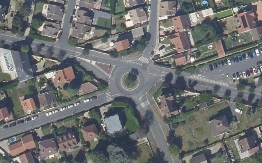 Vue aérienne du Rond-point anonyme n°471605095