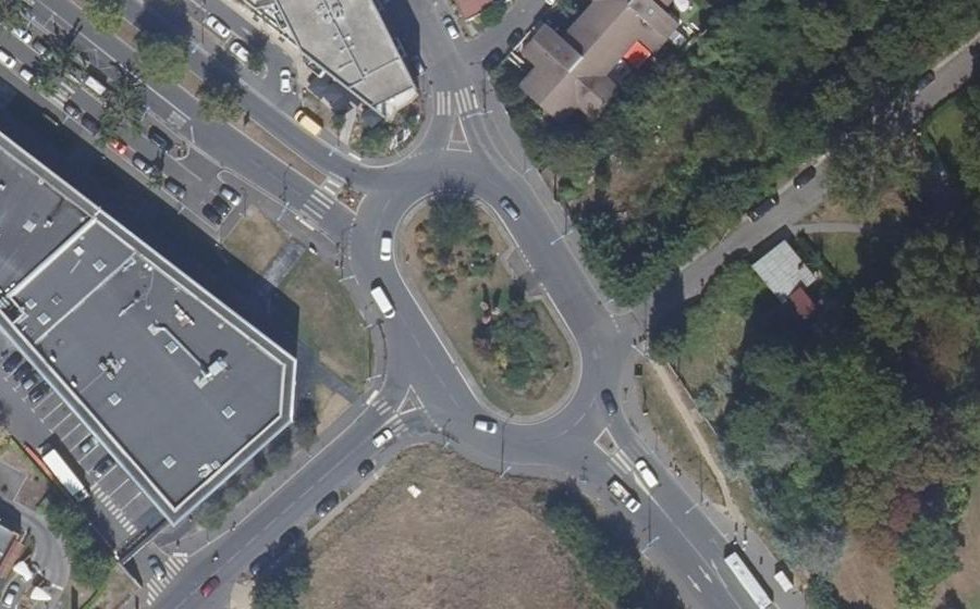Vue aérienne du Rond-point anonyme n°471605897