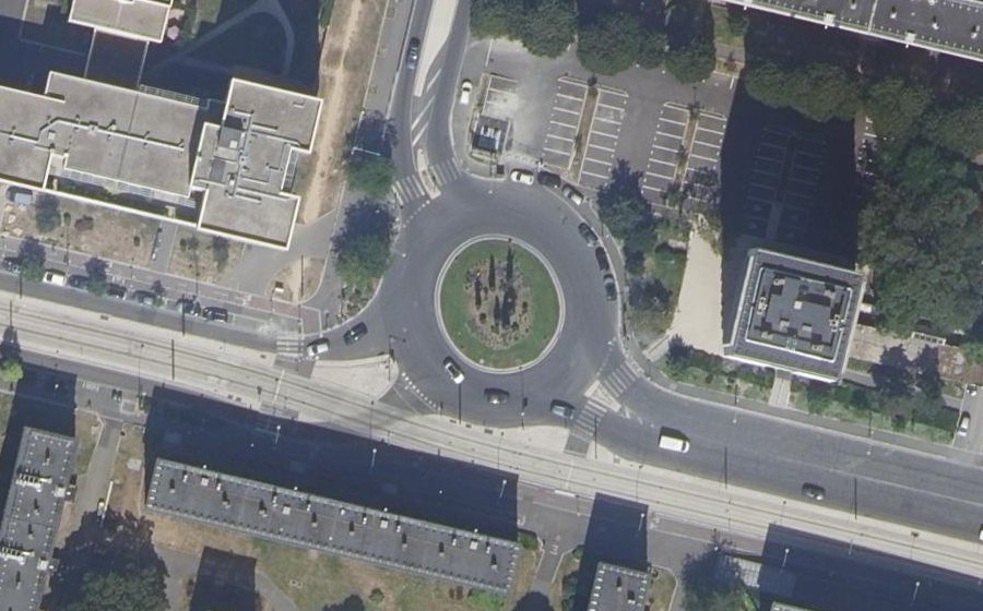 Vue aérienne du Rond-point anonyme n°471608916