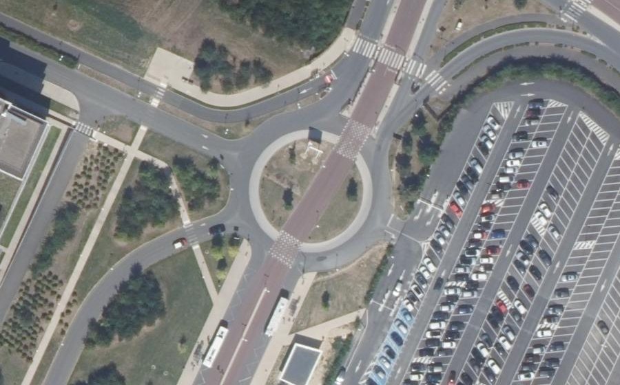 Vue aérienne du Rond-point anonyme n°471621962