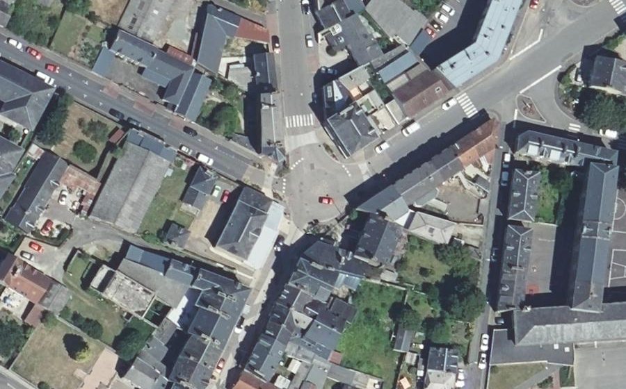 Vue aérienne du Rond-point anonyme n°47194595
