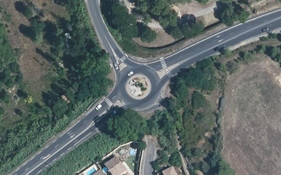 Vue aérienne du Rond-point anonyme n°471977094
