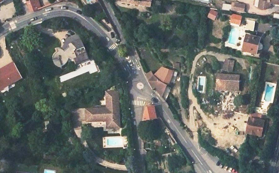 Vue aérienne du Rond-point anonyme n°472039853