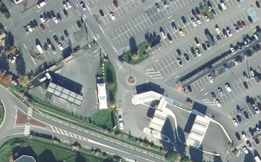 Vue aérienne du Rond-point anonyme n°472067560