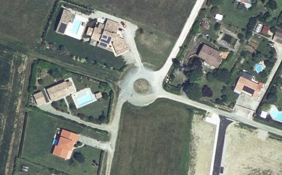 Vue aérienne du Rond-point anonyme n°472102926
