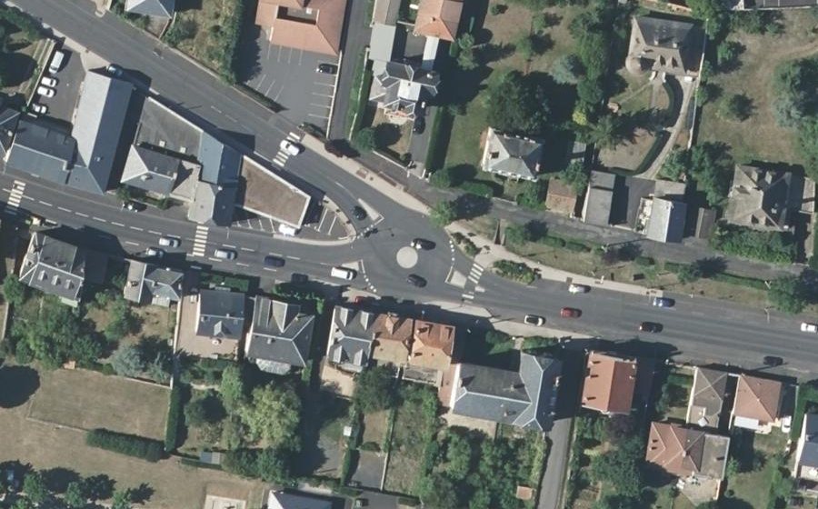 Vue aérienne du Rond-point anonyme n°472116585
