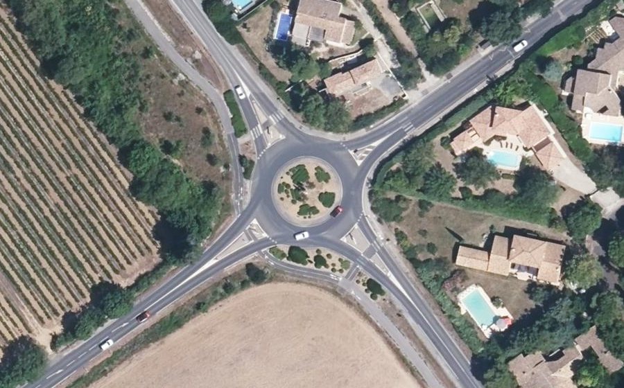 Vue aérienne du Rond-point anonyme n°47215669