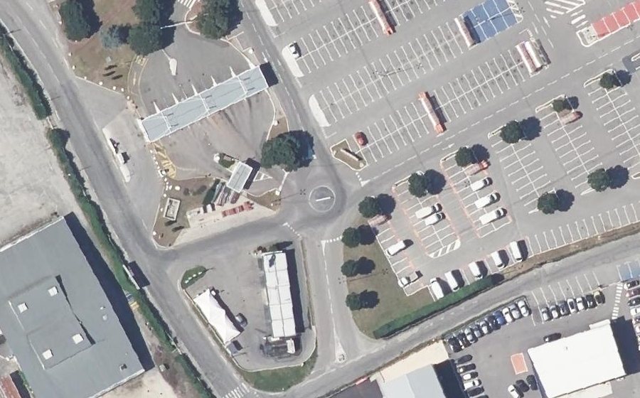 Vue aérienne du Rond-point anonyme n°472187585