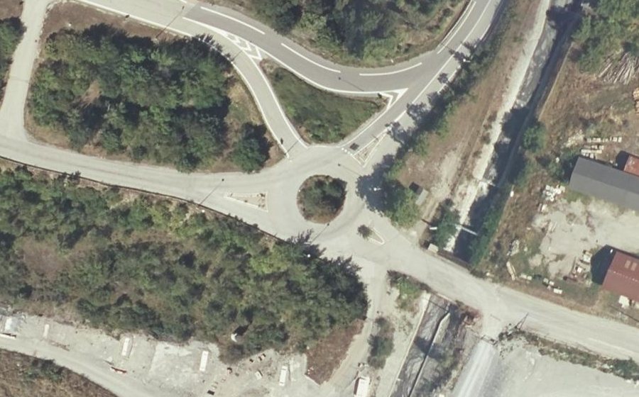 Vue aérienne du Rond-point anonyme n°47220124