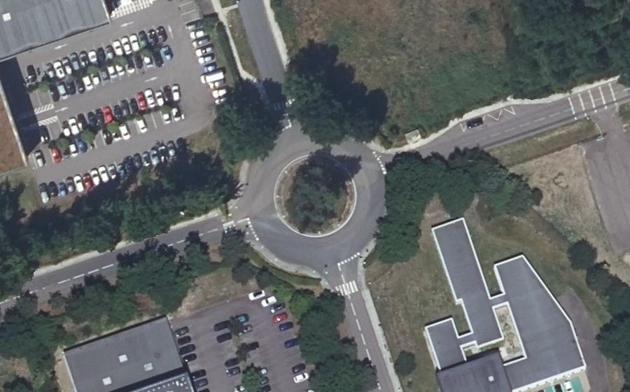 Vue aérienne du Rond-point anonyme n°47228912