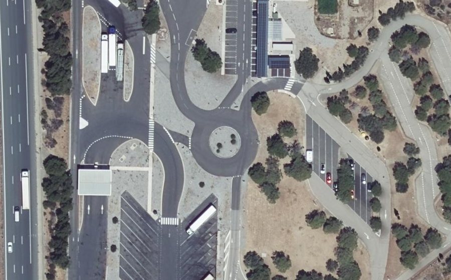 Vue aérienne du Rond-point anonyme n°472313378