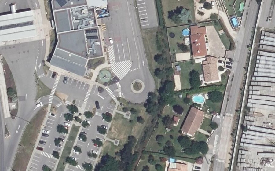 Vue aérienne du Rond-point anonyme n°472349110