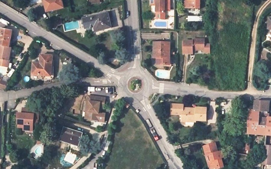 Vue aérienne du Rond-point anonyme n°472468971