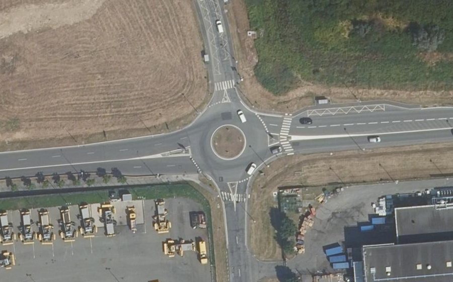 Vue aérienne du Rond-point anonyme n°472523820