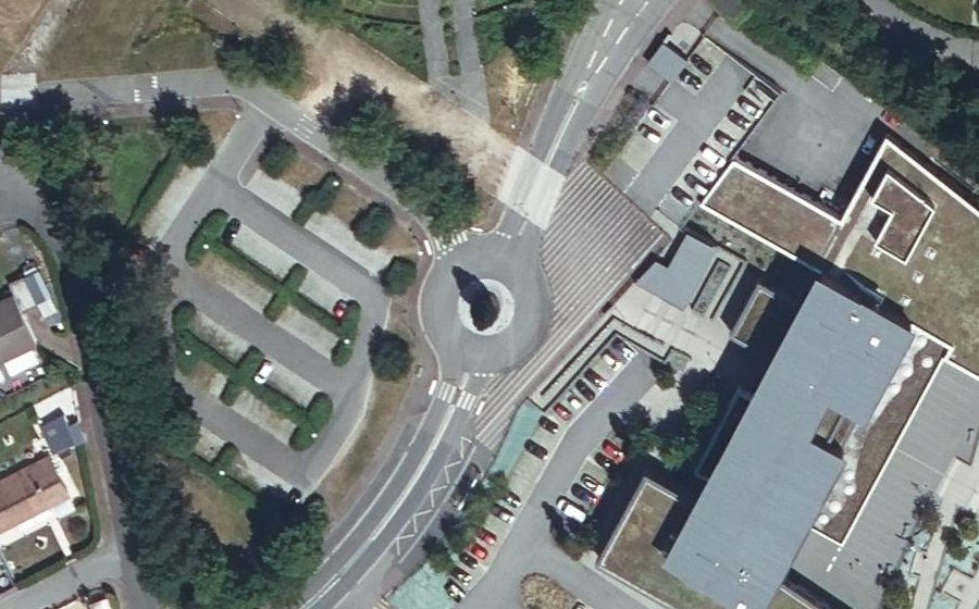 Vue aérienne du Rond-point anonyme n°47258169
