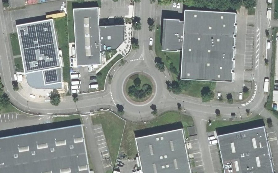 Vue aérienne du Rond-point anonyme n°47270499