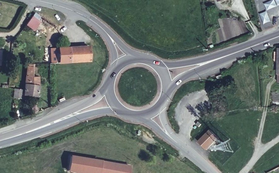 Vue aérienne du Rond-point anonyme n°47272562