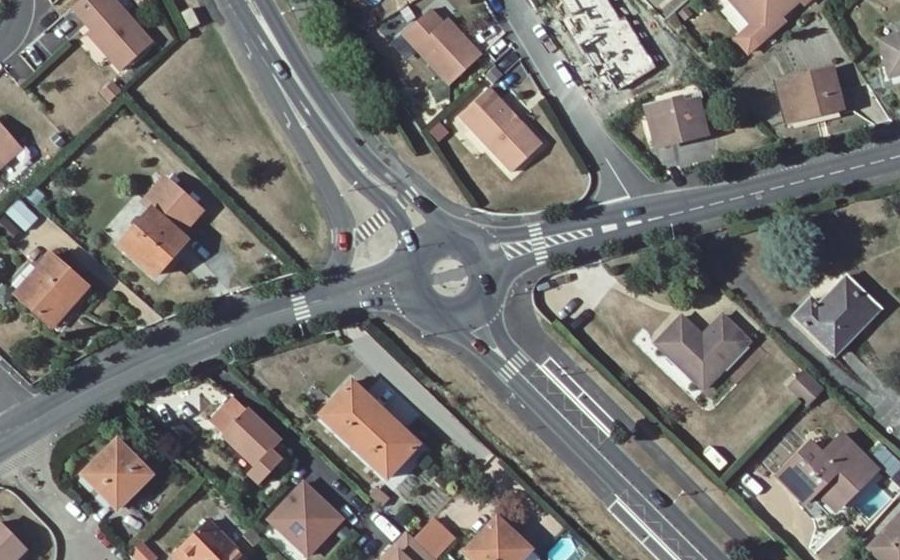 Vue aérienne du Rond-point anonyme n°47277516