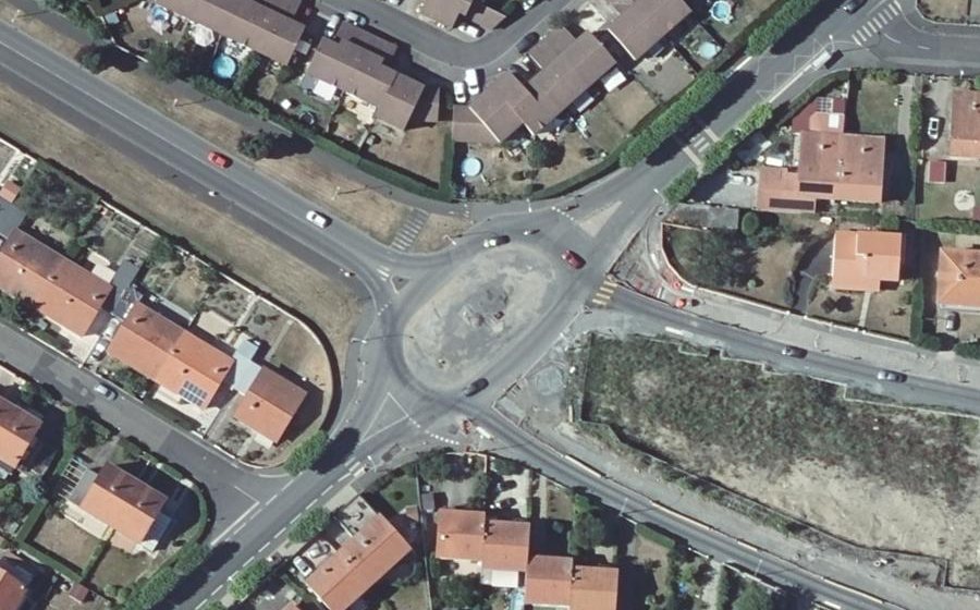 Vue aérienne du Rond-point anonyme n°47277566