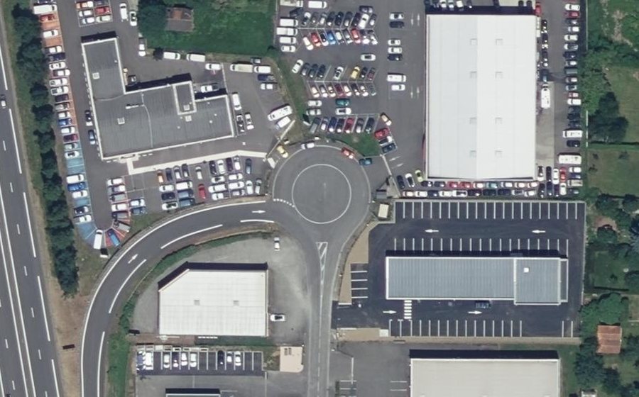 Vue aérienne du Rond-point anonyme n°472786997