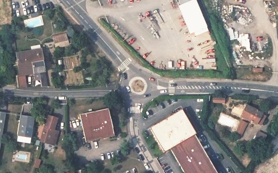Vue aérienne du Rond-point anonyme n°472859400