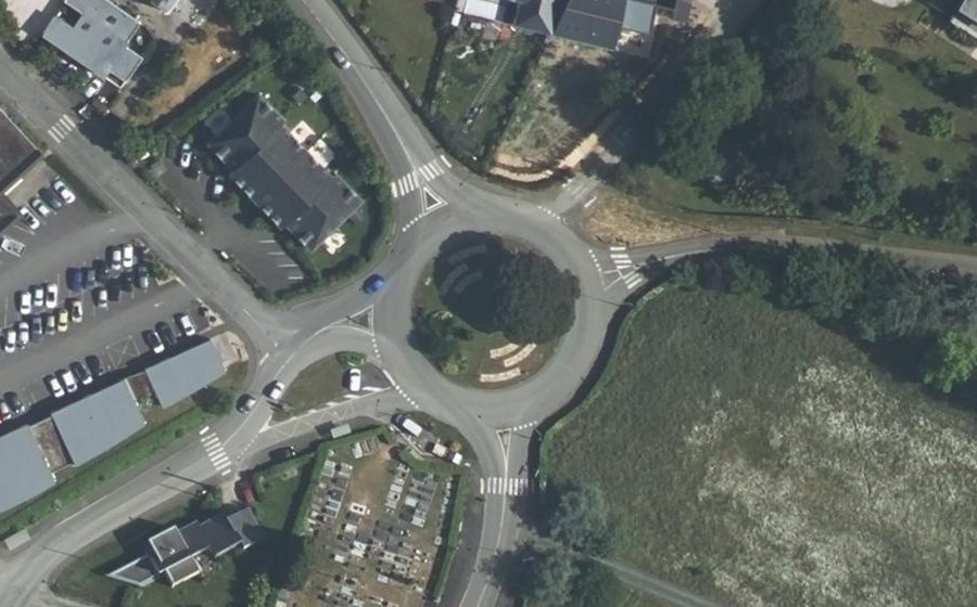 Vue aérienne du Rond-point anonyme n°47292168