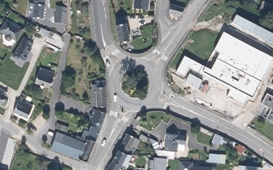 Vue aérienne du Rond-point anonyme n°473091417