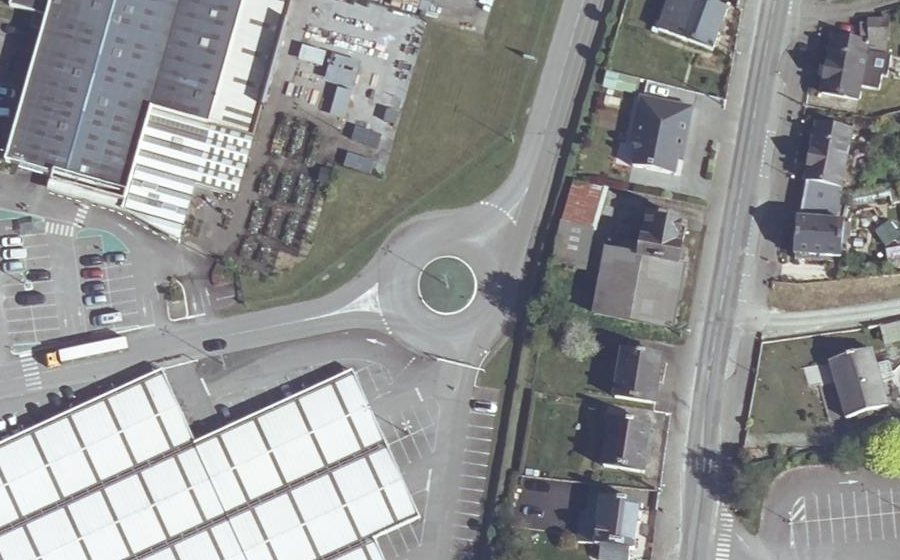 Vue aérienne du Rond-point anonyme n°47322854
