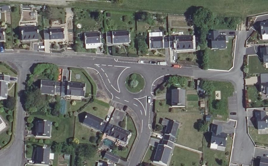 Vue aérienne du Rond-point anonyme n°473315756