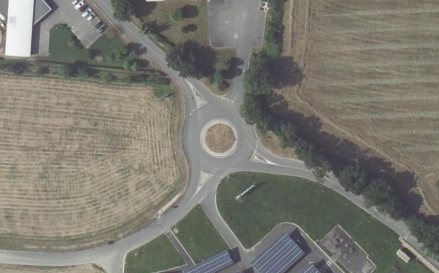 Vue aérienne du Rond-point anonyme n°473400398