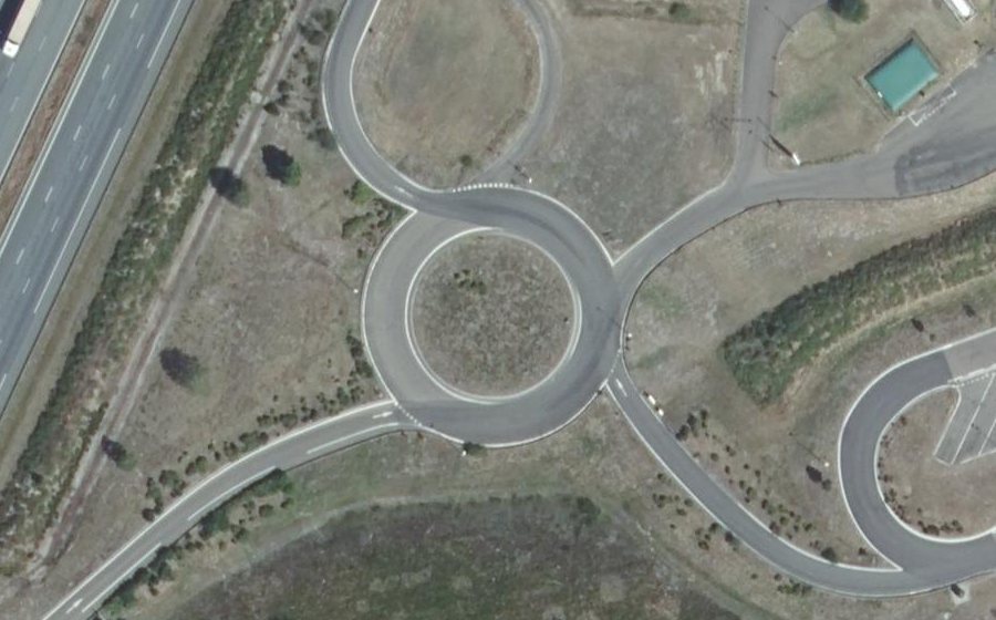 Vue aérienne du Rond-point anonyme n°473409695