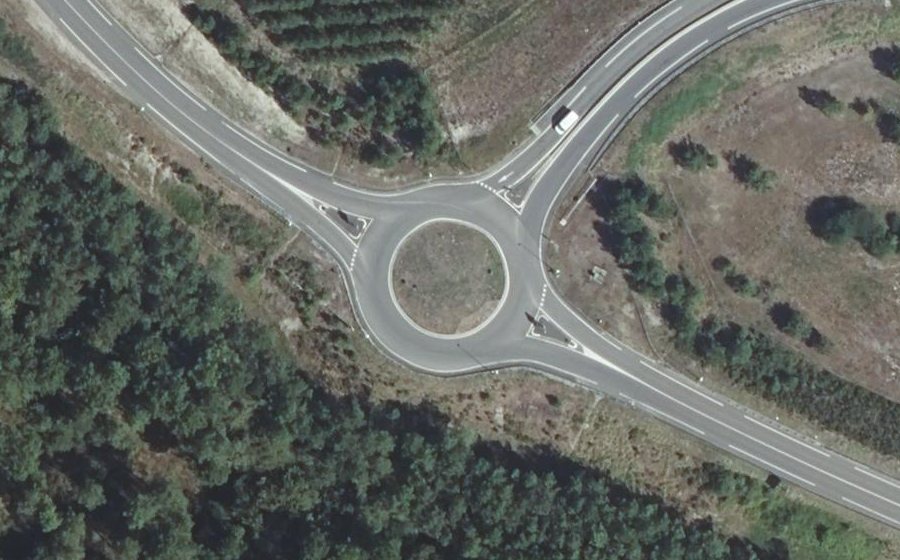 Vue aérienne du Rond-point anonyme n°473424788