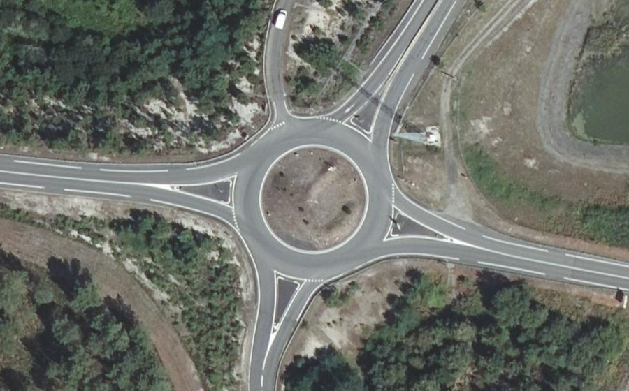 Vue aérienne du Rond-point anonyme n°473432140