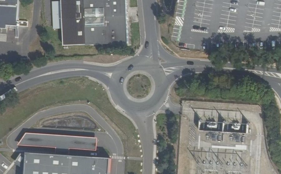 Vue aérienne du Rond-point anonyme n°47354006
