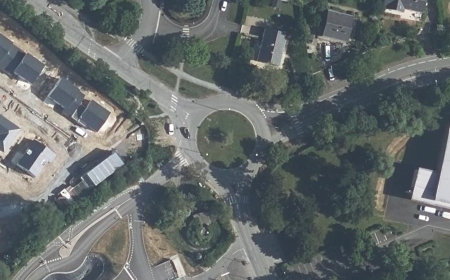 Vue aérienne du Rond-point anonyme n°47355962