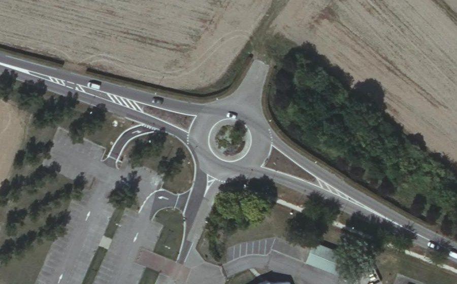 Vue aérienne du Rond-point anonyme n°47360840