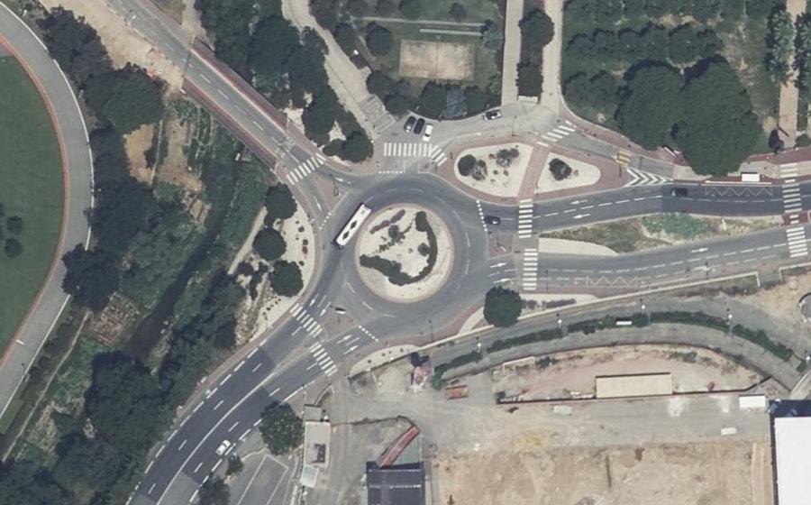 Vue aérienne du Rond-point anonyme n°47367668