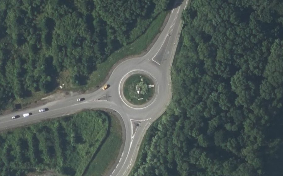 Vue aérienne du Rond-point anonyme n°47389736