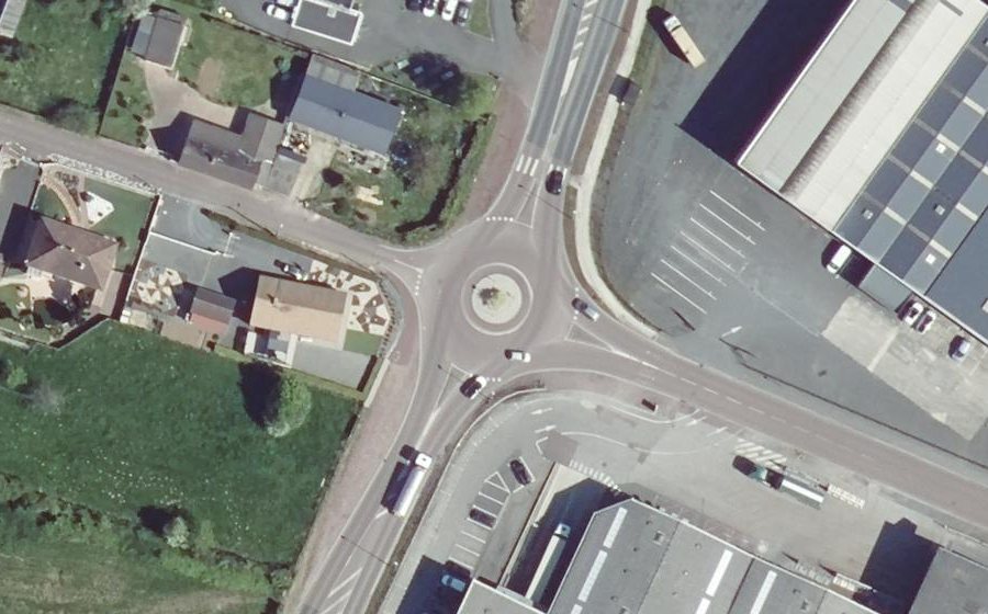 Vue aérienne du Rond-point anonyme n°474022946